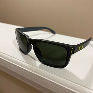 SALE 🖤 Men's Oakley Sunglasses